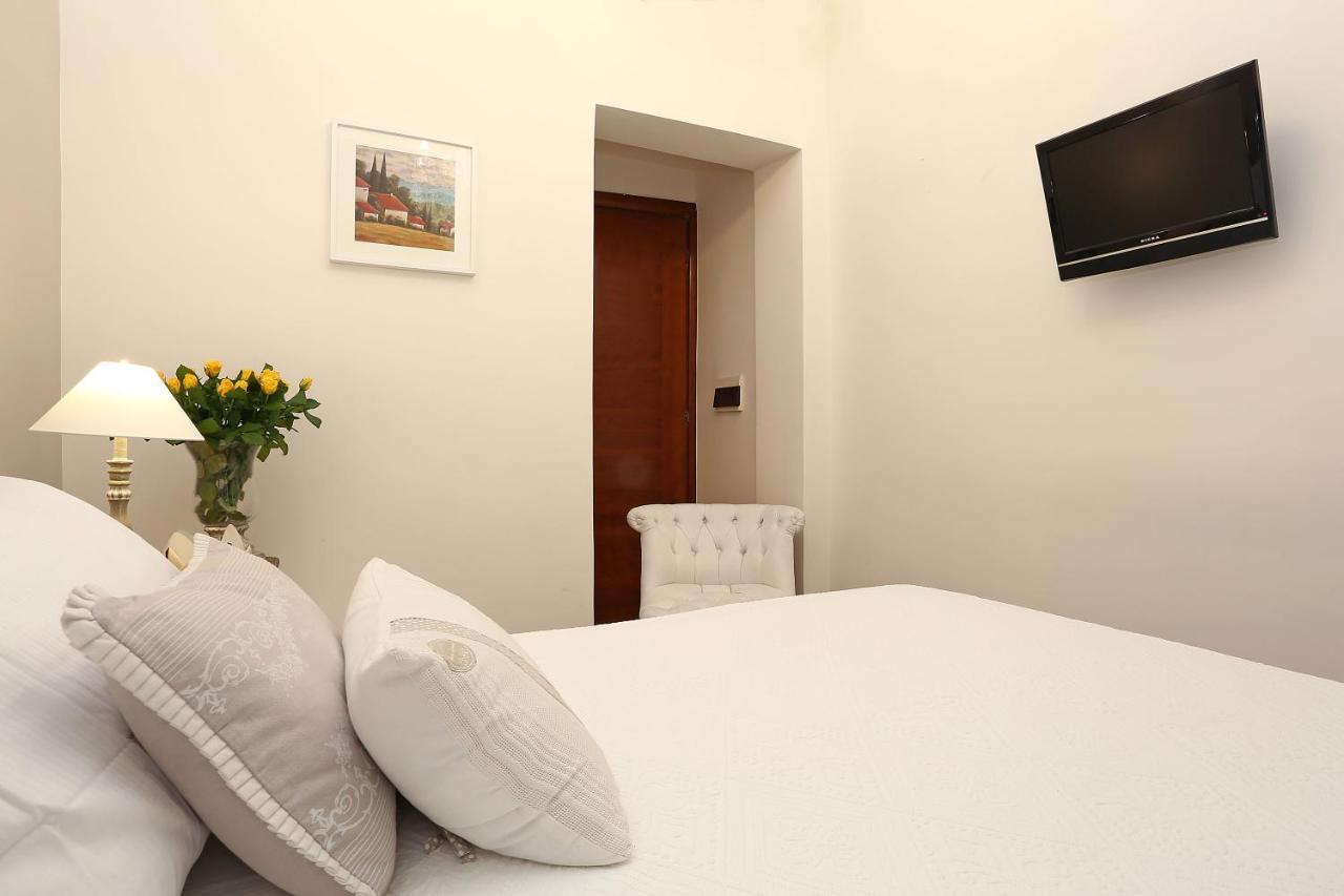Daplace - Arena House Pensión Roma